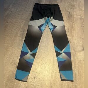 Geometric Print Athletic Leggings in ultra or bandier 6